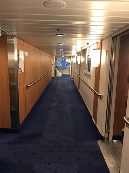 Kiel(ドイツ)からGöteborg(スウェーデン)までフェリーの旅　StenaLine搭乗記船内廊下