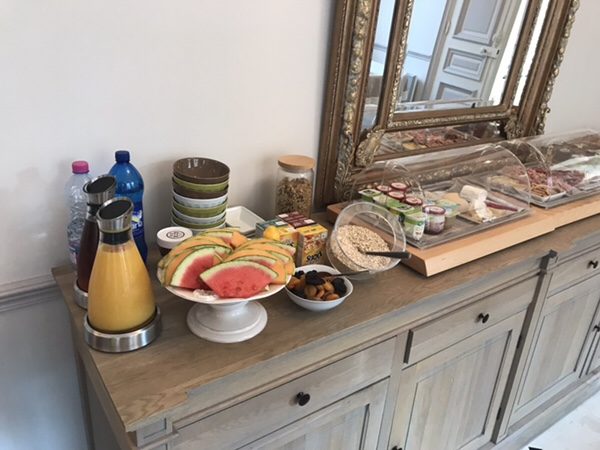 hotel-champagne-a-bergere breakfast